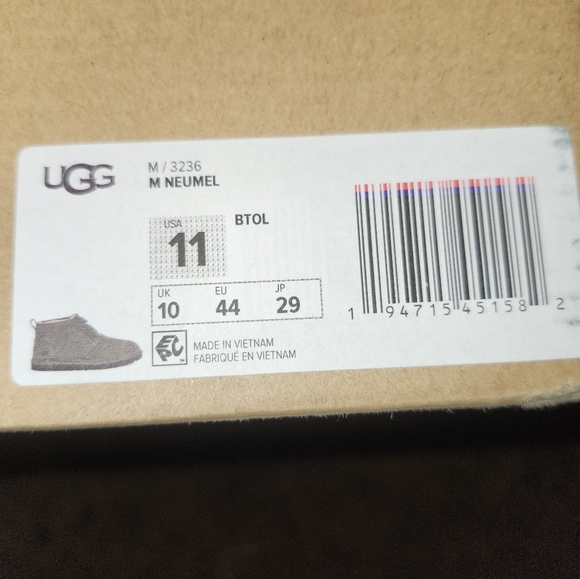 UGG Men Neumel Suede Boots NIB - Picture 9 of 9